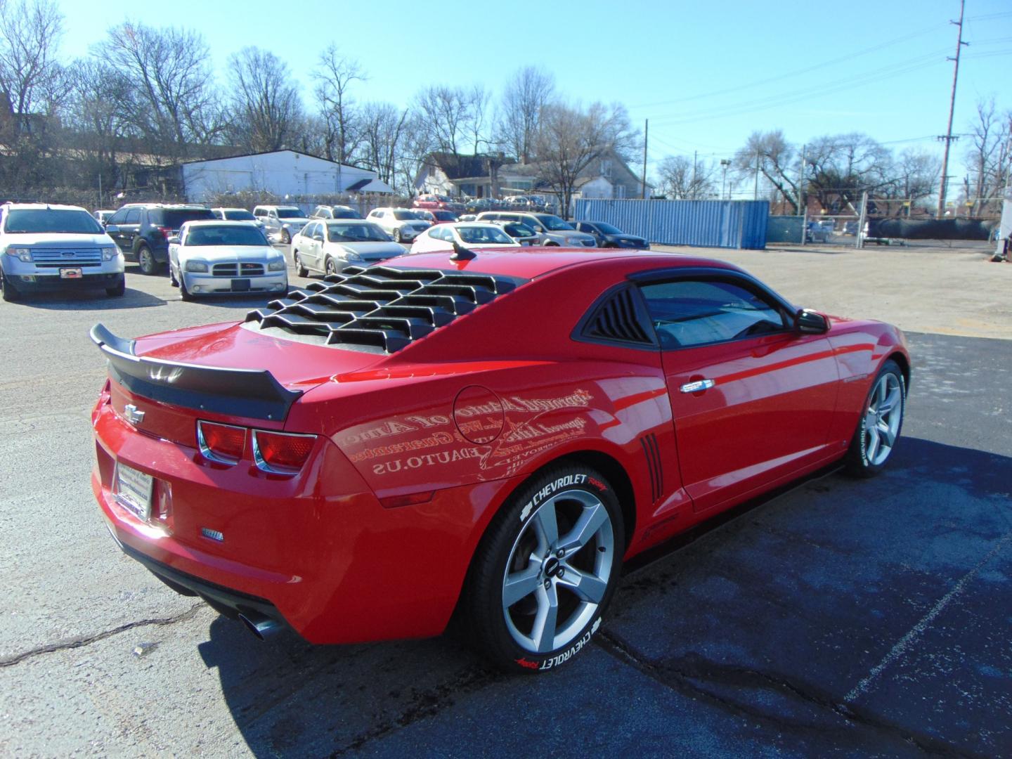 2010 Red Chevrolet Camaro (2G1FK1EJ1A9) with an V8 6.2 Liter engine, Automatic, 6-Spd w/Overdrive and TAPshift transmission, located at 2105 Dixie Hwy, Louisville, KY, 40210, (502) 772-3333, 38.220932, -85.795441 - Photo#13